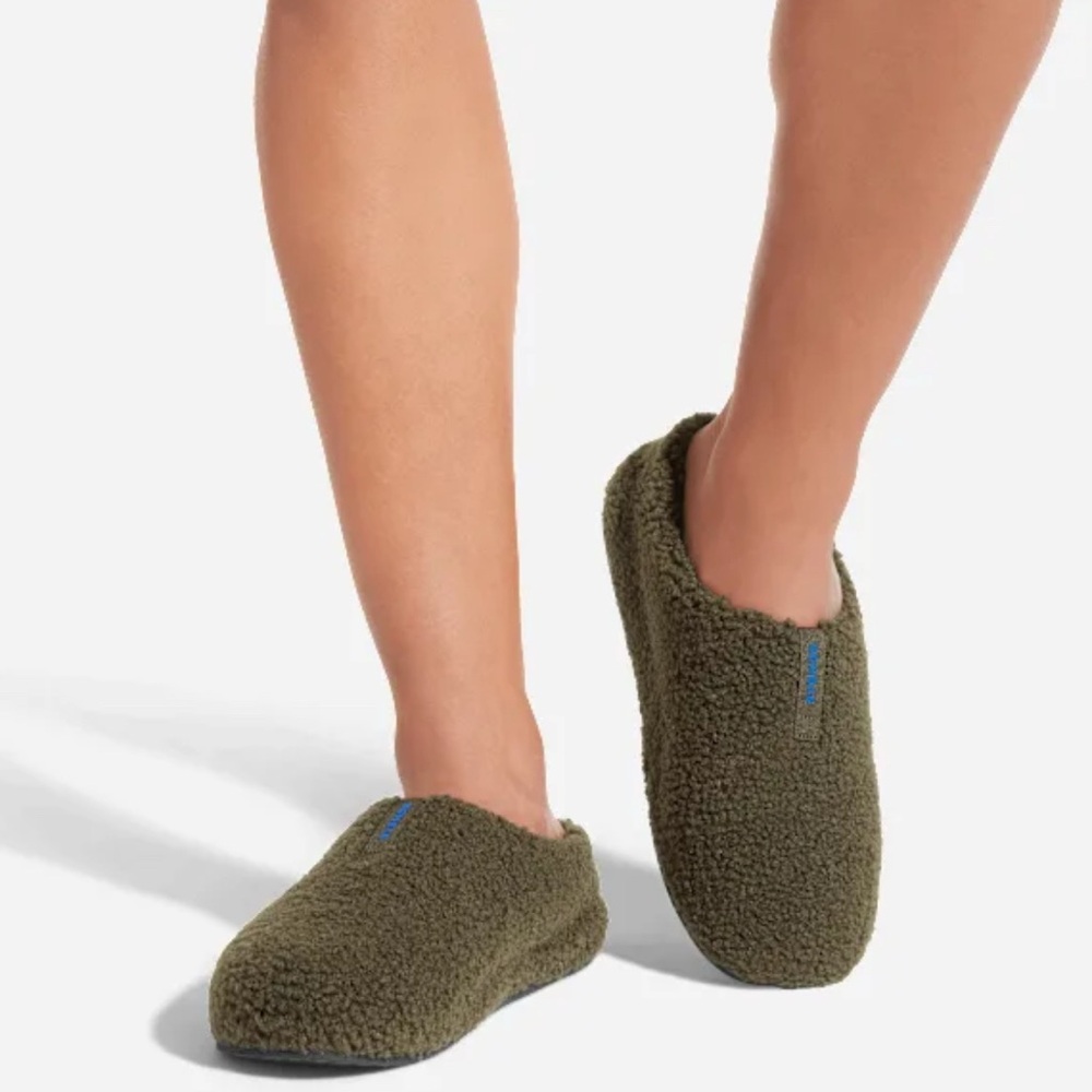 In great condition!! BOMBAS Men's The Sunday Slipper